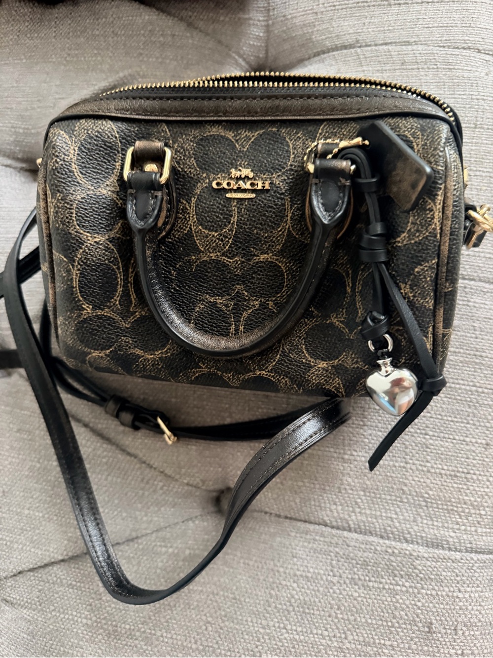 Coach ROWAN LOVE LEATHER  Signature  Crossbody with Heart Charm